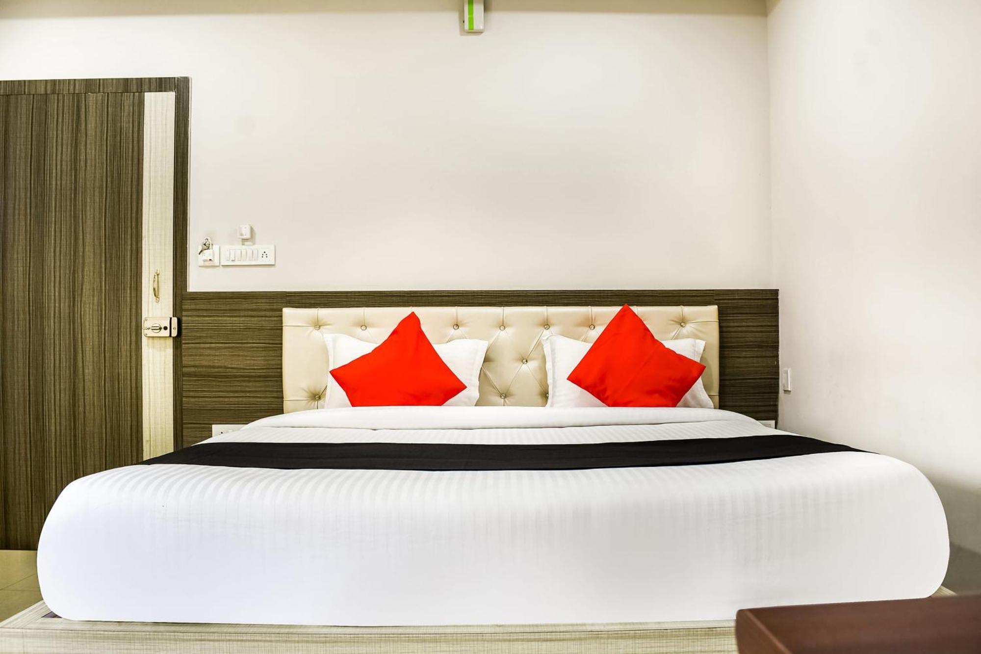 Capital O Jai Adisson Hotel Cuttack Bagian luar foto