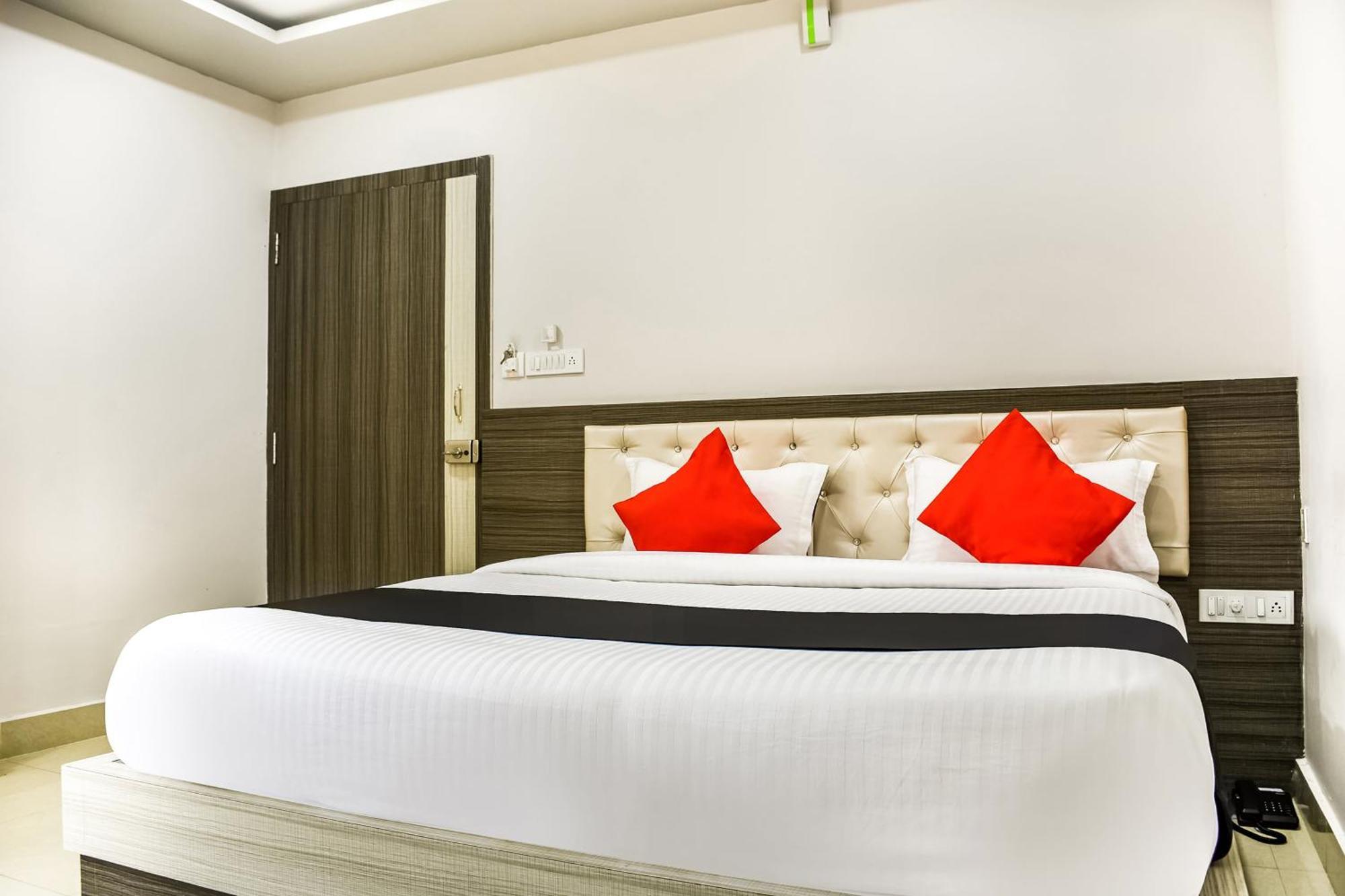 Capital O Jai Adisson Hotel Cuttack Bagian luar foto