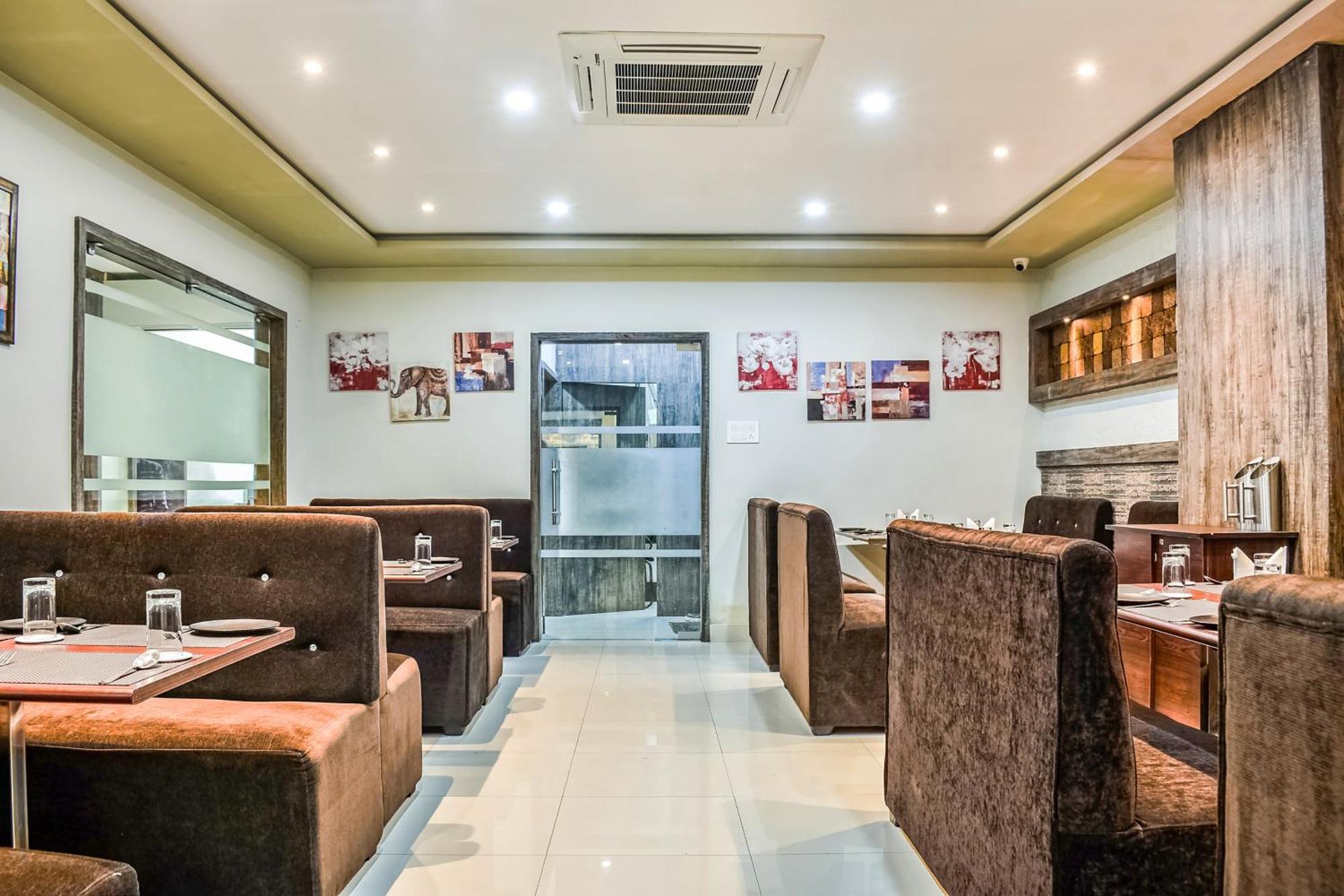 Capital O Jai Adisson Hotel Cuttack Bagian luar foto