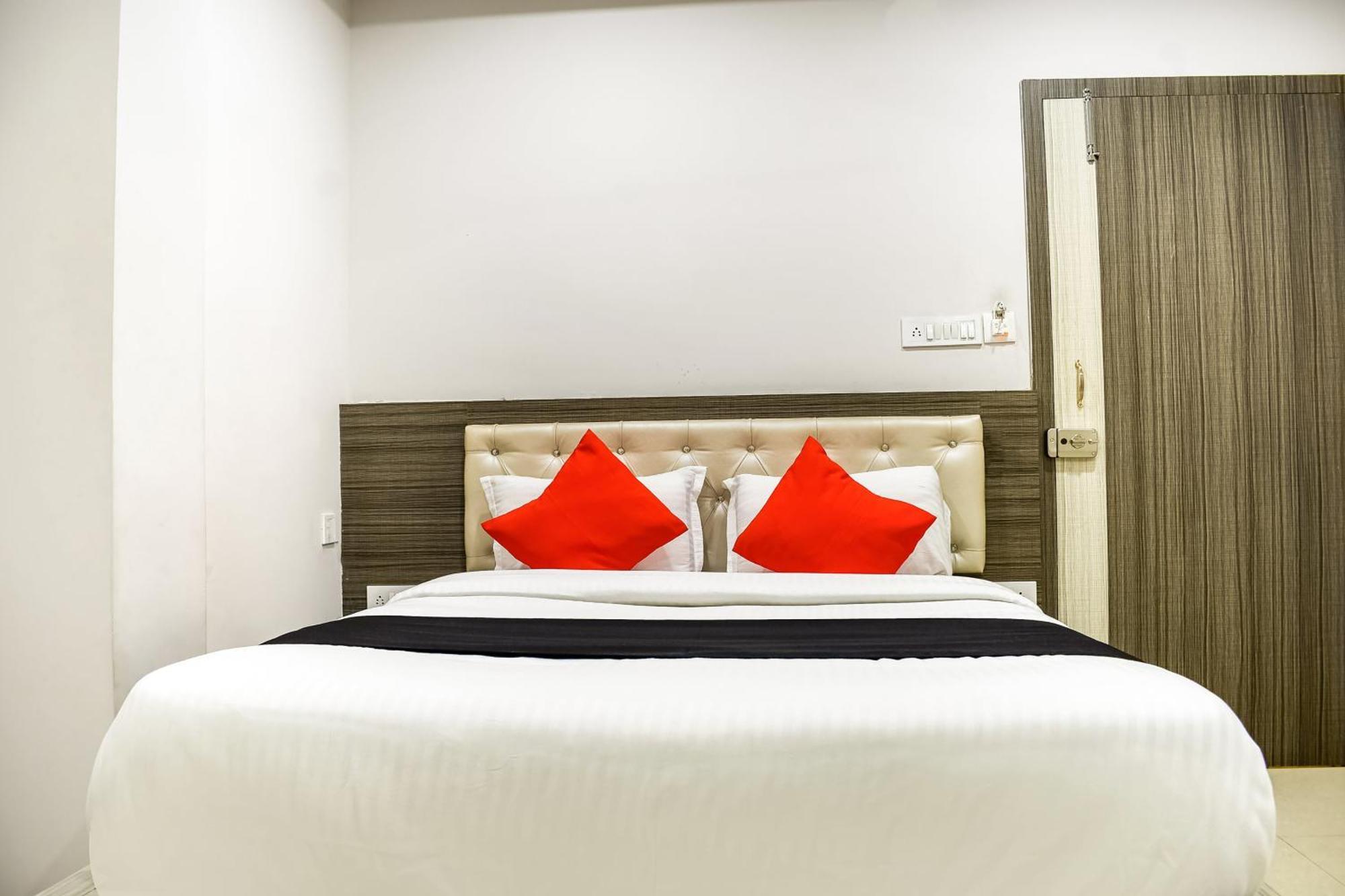 Capital O Jai Adisson Hotel Cuttack Bagian luar foto