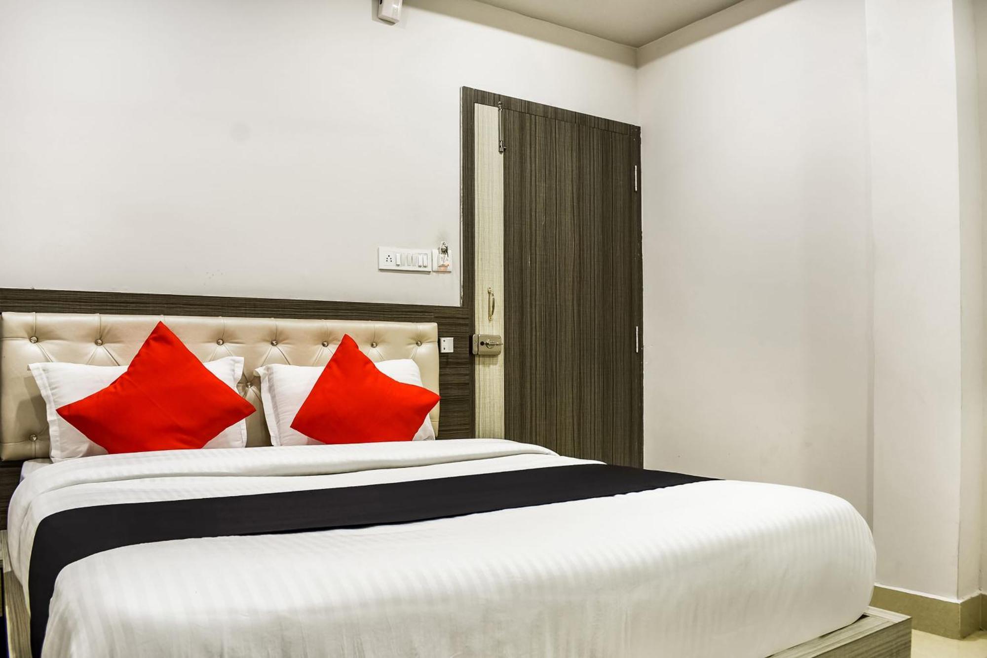 Capital O Jai Adisson Hotel Cuttack Bagian luar foto