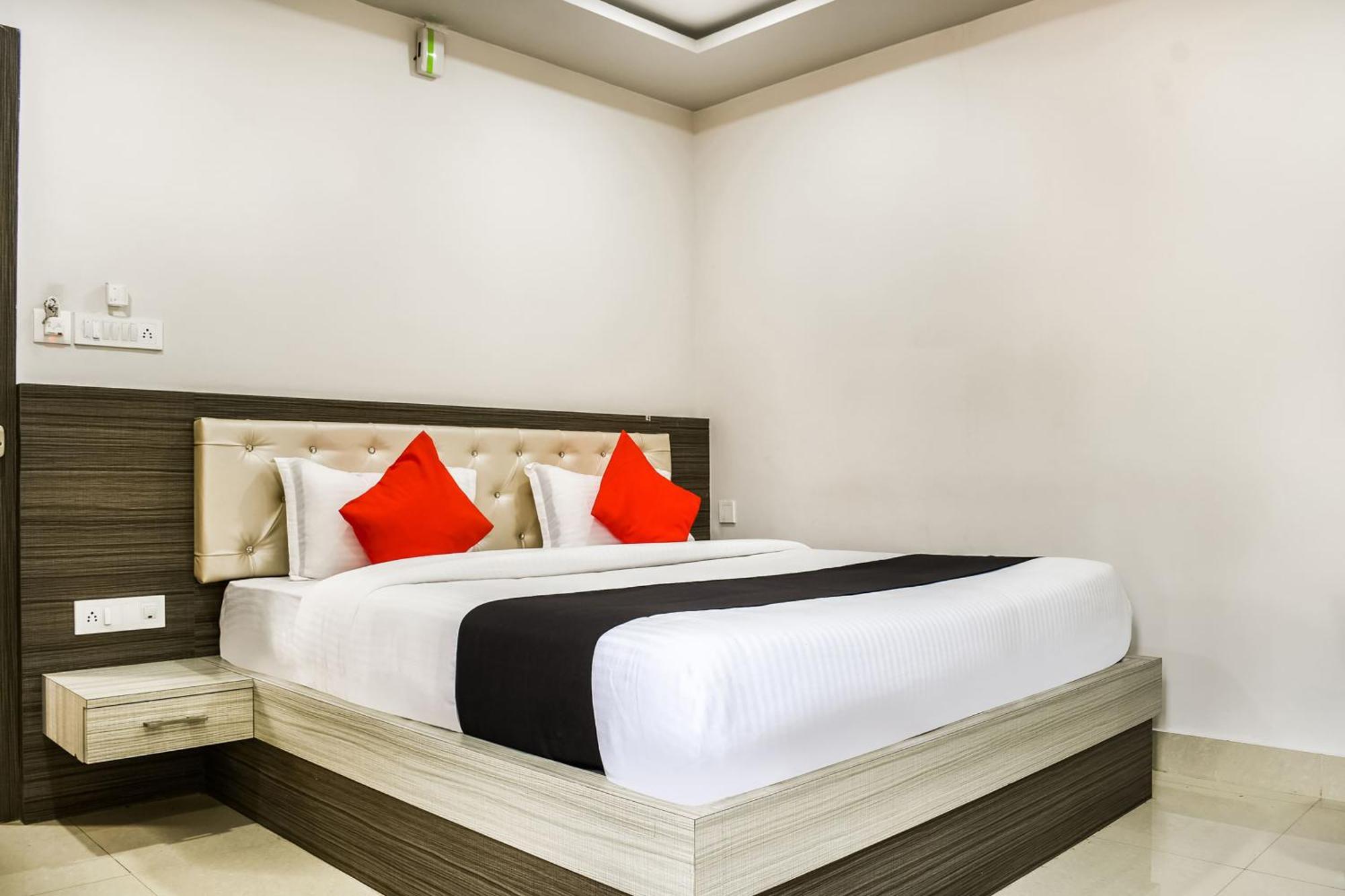 Capital O Jai Adisson Hotel Cuttack Bagian luar foto